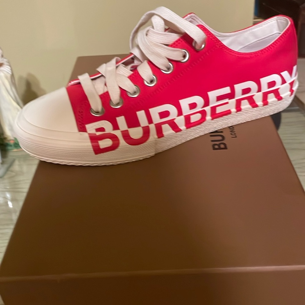 “It’s Burberry” Size 40
